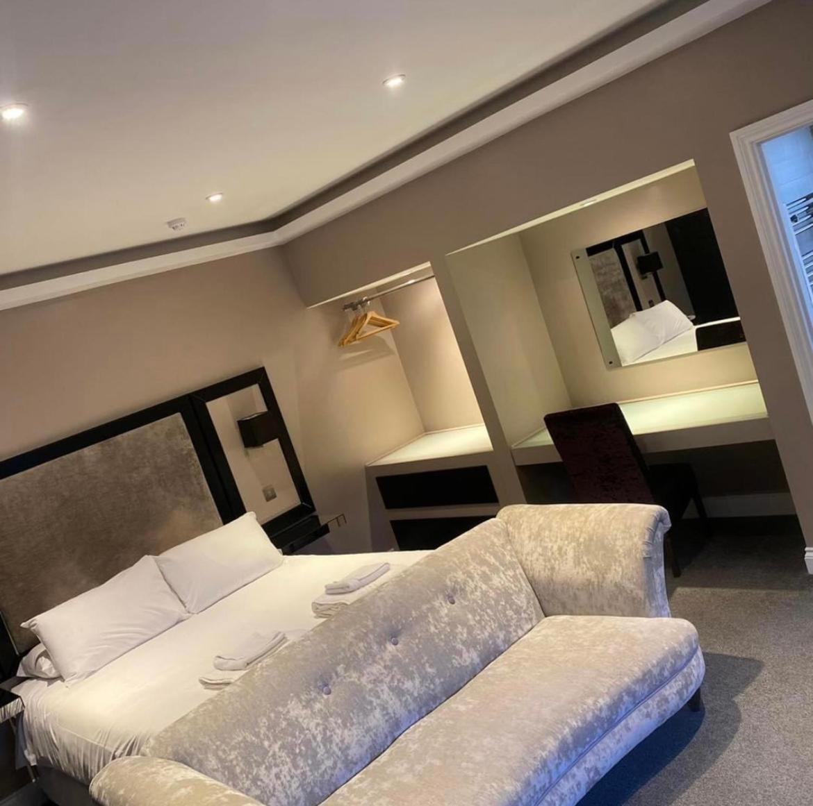 The Limes Bar And Hotel Needham Market Екстер'єр фото